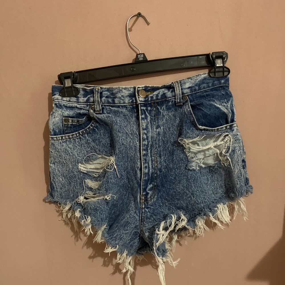 🍁 Ripped high waisted jean shorts 🍁